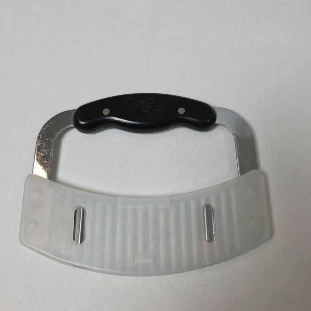 The‎ Pampered Chef Crinkle Cutter Wavy Stainless Blade Slicer with Blade Guard
